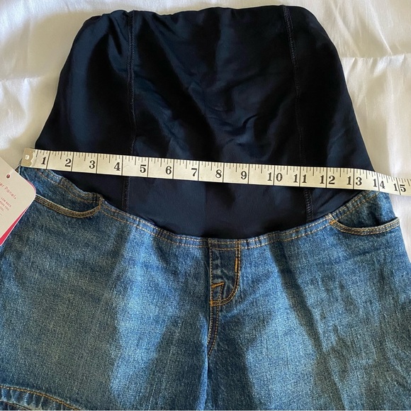 Crossover Panel Midi Shorts - Picture 4 of 10